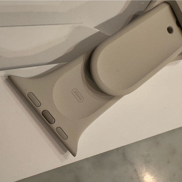 Apple Watch 45mm Starlight Sport Band - M/L - Picture 5 of 6